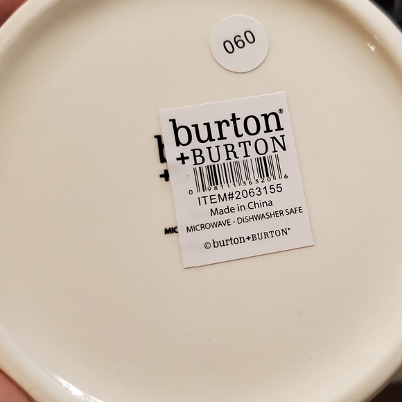 Ceramic Mug Im Yours No Refunds 18 Ounce White Red Gift Boxed - Picture 6 of 6